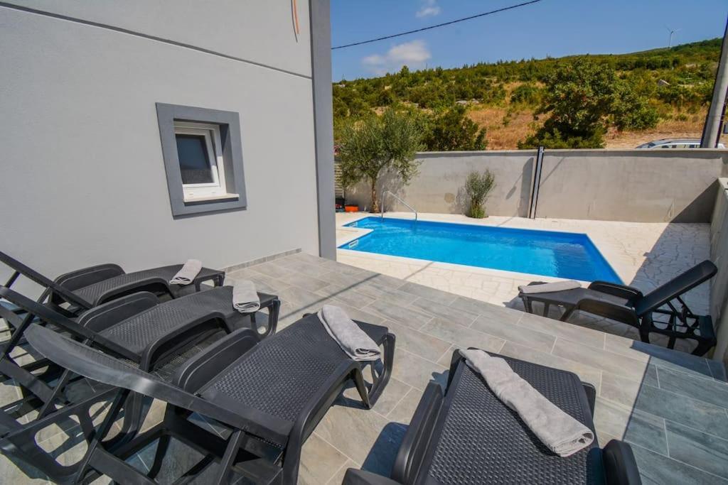 Villa With Amazing View And A Private Pool, Susnjar 1 Krusevo  Экстерьер фото